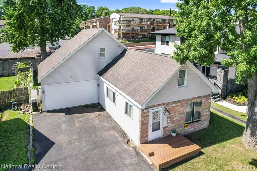 144 Coalmont Street, Walled Lake, MI 48390