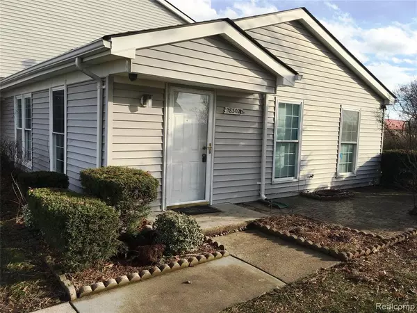 28302 Raleigh Crescent, Chesterfield Twp, MI 48051