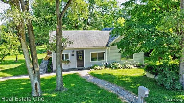 1505 S Lake Pleasant Road, Attica Twp, MI 48412