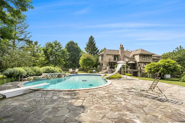 Milford Twp, MI 48381,841 OLD MILFORD FARMS