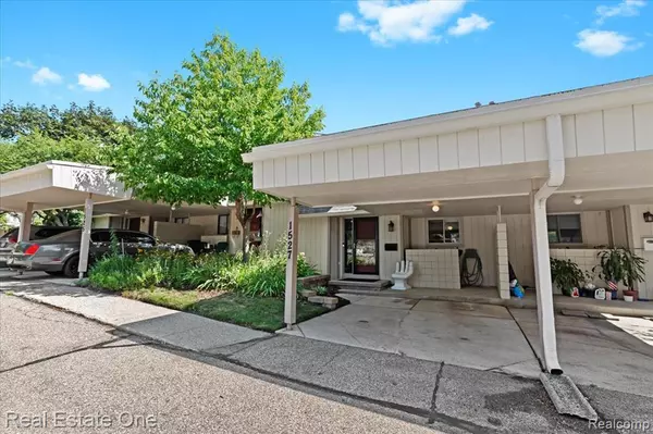 Rochester Hills, MI 48309,1527 Charter Oak Drive