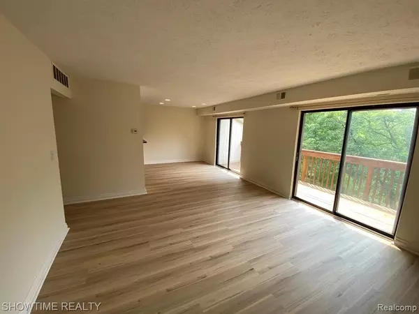 Rochester Hills, MI 48309,1697 Riverside Drive 18