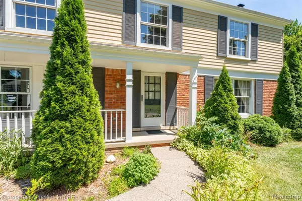 Bloomfield Hills, MI 48304,5127 Iron Gate Road