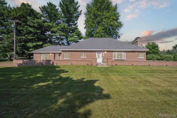 3140 Pingree Road, Howell, MI 48843