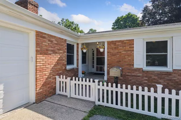 Holly Vlg, MI 48442,114 Park Avenue