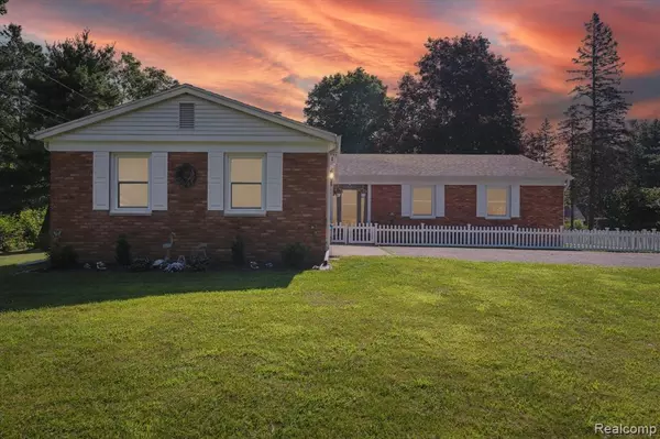 114 Park Avenue, Holly Vlg, MI 48442