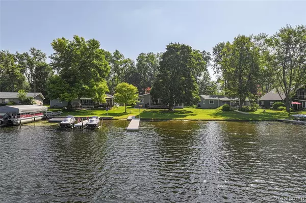 Pinckney Vlg, MI 48169,3558 Windwheel Point Drive
