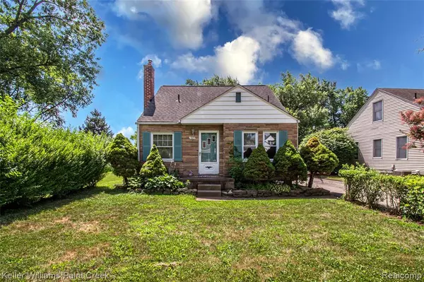 445 Lakeside Drive, Waterford Twp, MI 48328