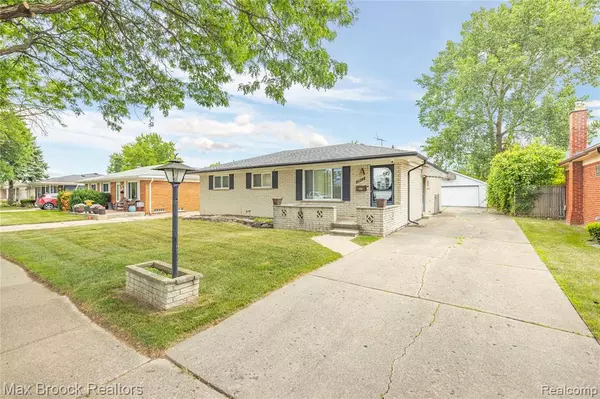 Troy, MI 48083,2932 Northampton Drive