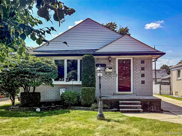 26121 Ursuline Street, St. Clair Shores, MI 48081