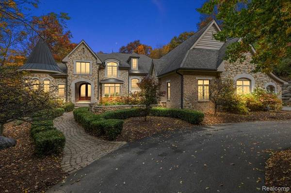 2541 Plum Creek Court, Oakland Twp, MI 48363