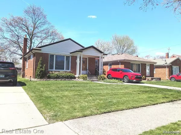 Dearborn Heights, MI 48127,8443 RIVERDALE Street