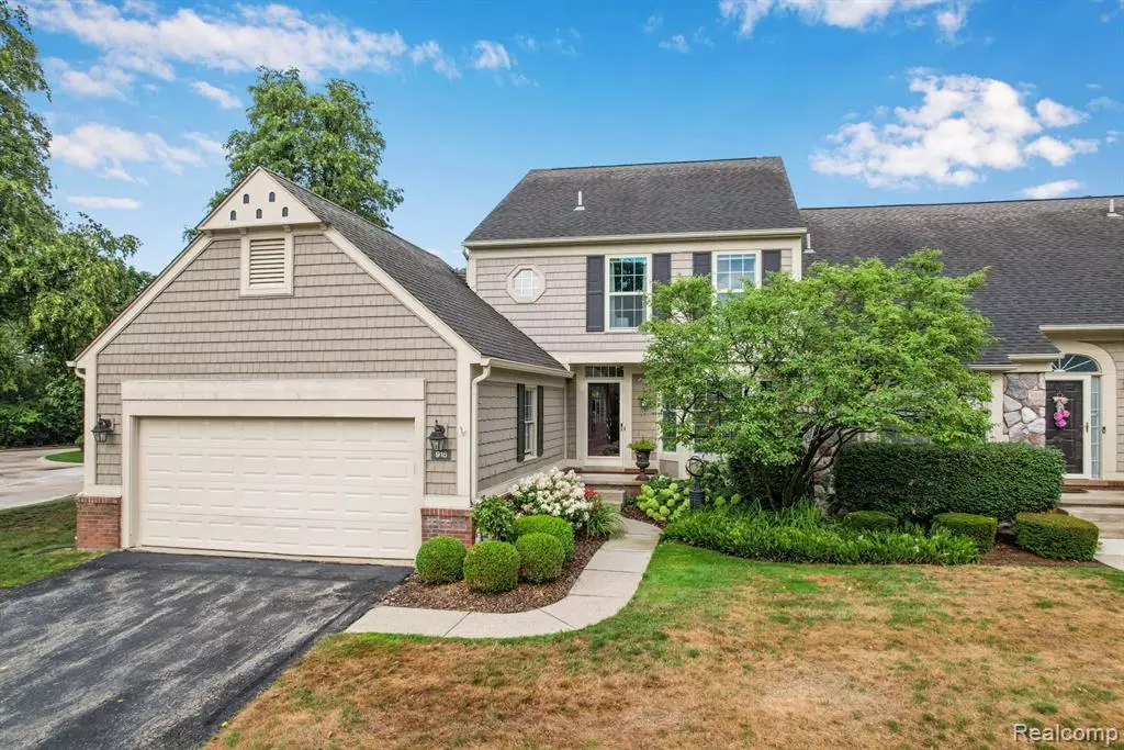 Bloomfield Hills, MI 48304,916 Tartan Trail