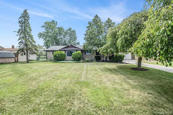 12183 W Grand Blanc Road, Gaines Twp, MI 48429
