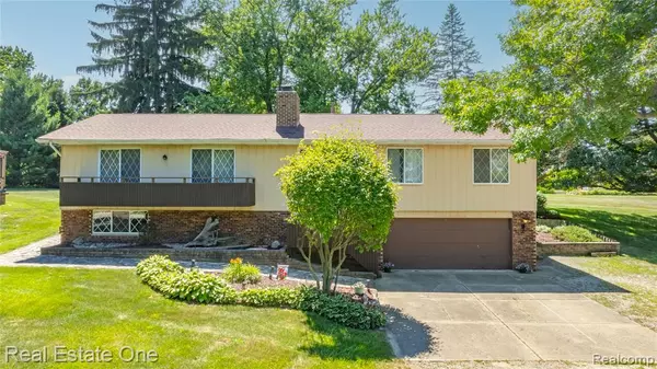 7400 Biscayne Avenue, White Lake Twp, MI 48383