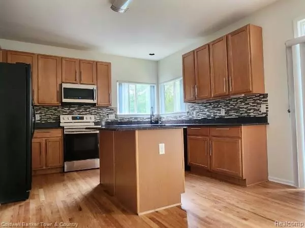 South Lyon, MI 48178,1146 GENTRY A Drive
