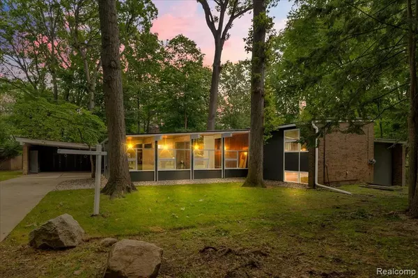 Southfield, MI 48033,24321 Mulberry Court