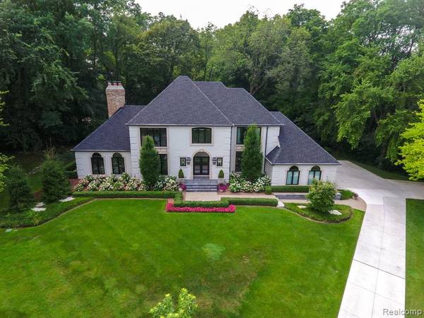 230 Chestnut Circle, Bloomfield Hills, MI 48304