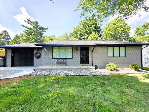 215 Almont Avenue, Almont Vlg, MI 48003