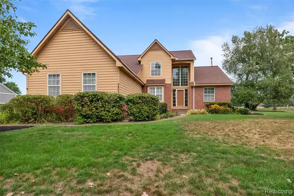 2403 Sandlewood Drive, White Lake Twp, MI 48383