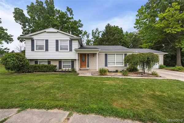 1900 W Wattles Road, Troy, MI 48098