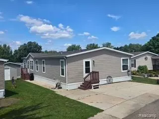 14151 Washington Dr, Plymouth, MI 48170