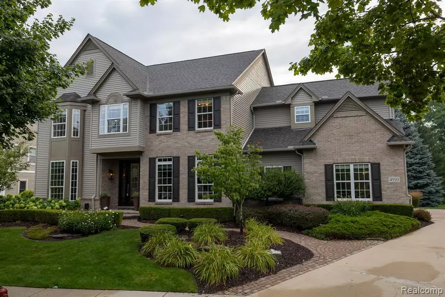 4910 Knollcrest Court, Commerce Twp, MI 48382