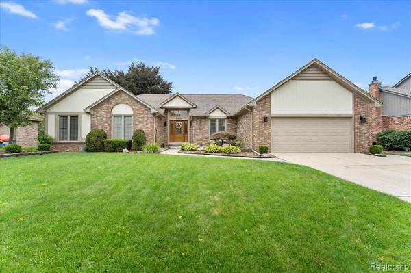 37946 River Bend, Farmington Hills, MI 48335