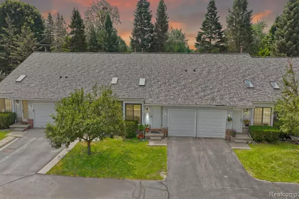 1844 N Pontiac Trail, Walled Lake, MI 48390