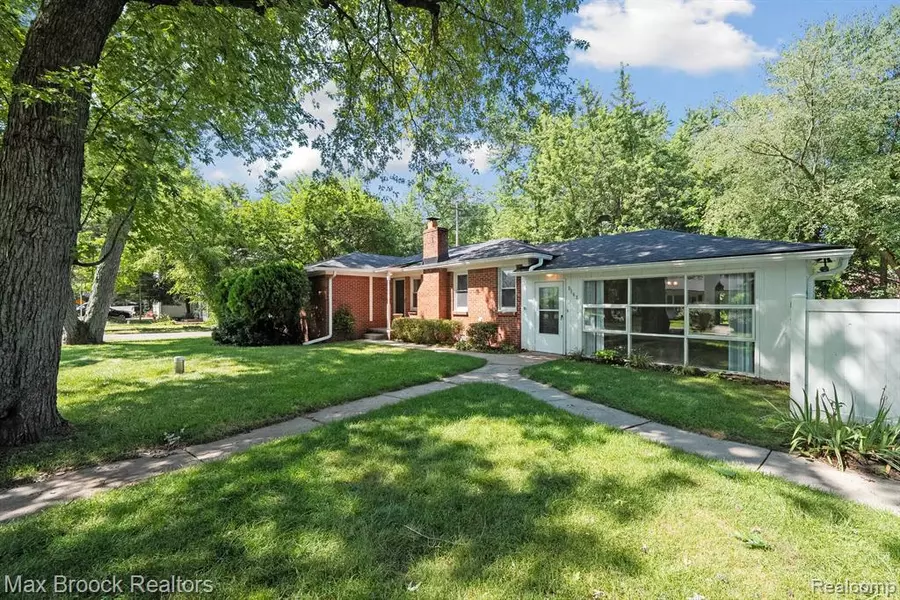 3142 MAPLEDALE Street, Commerce Twp, MI 48382