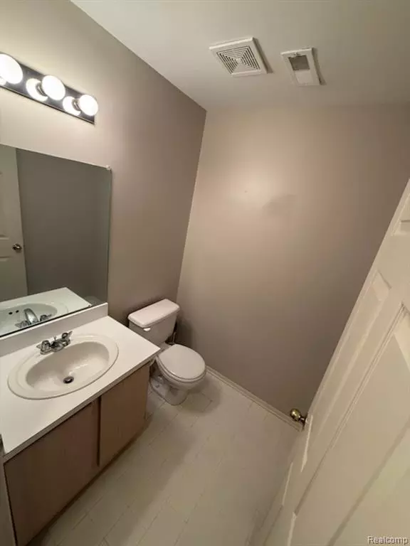 Farmington Hills, MI 48336,22296 Cape Cod Way