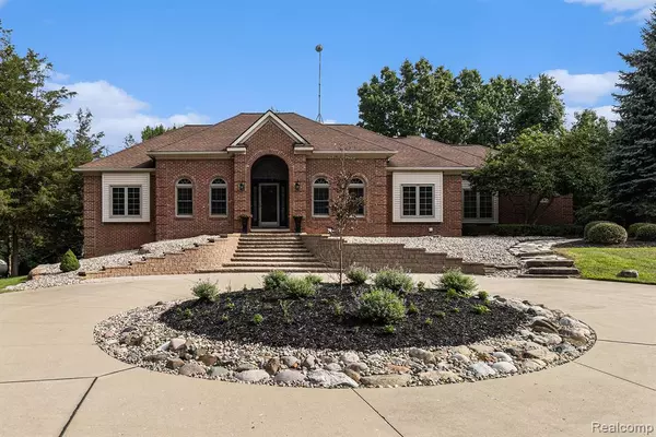 6439 Cohoctah Road, Fenton, MI 48430