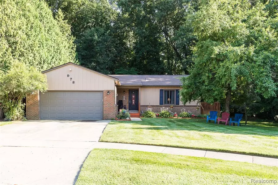 978 Alpine Drive, Brighton, MI 48116