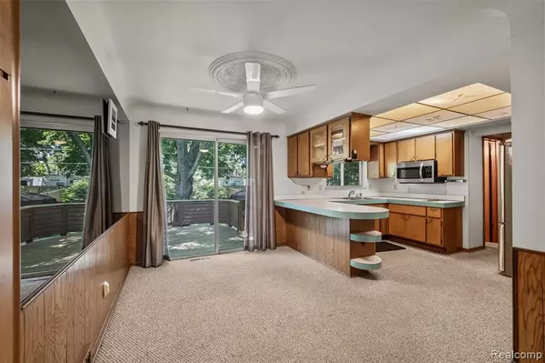Waterford Twp, MI 48329,2550 W Walton Boulevard