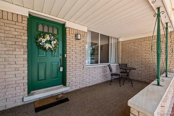 Waterford Twp, MI 48329,2550 W Walton Boulevard