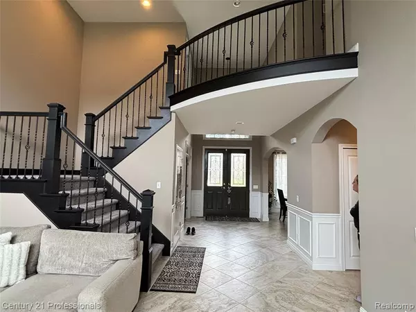Shelby Twp, MI 48316,55667 Lochmoor Drive