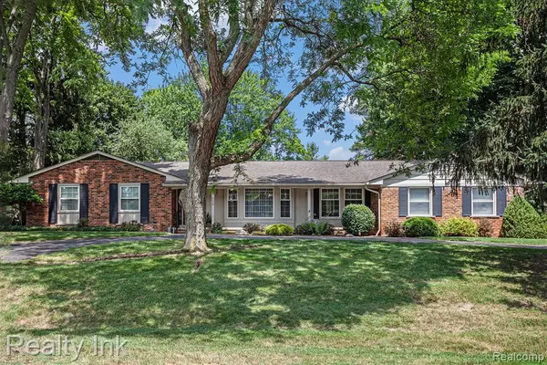 458 Shagbark Drive, Rochester Hills, MI 48309