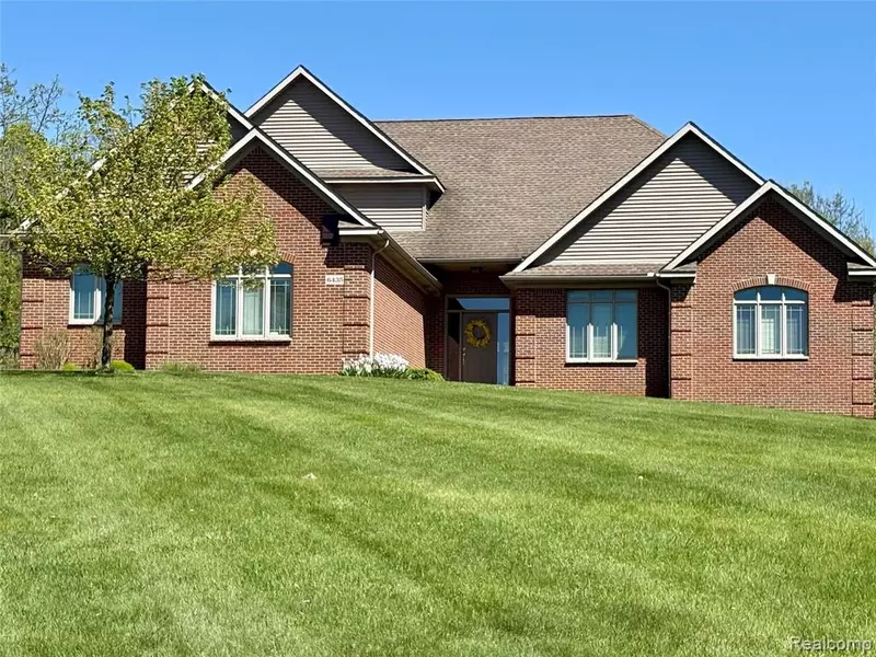 6435 Thompson Pond Drive, Hamburg Twp, MI 48189