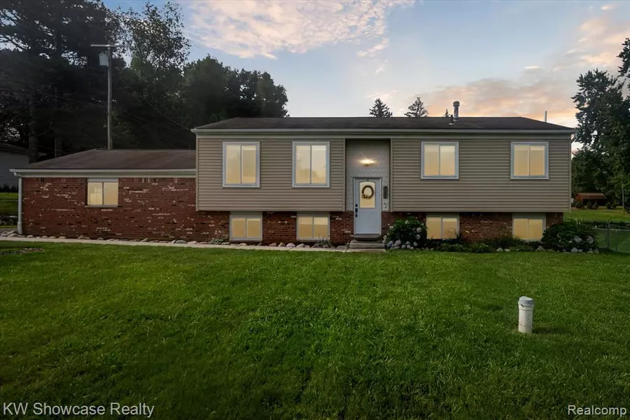 9296 Hilton Road, Brighton, MI 48114