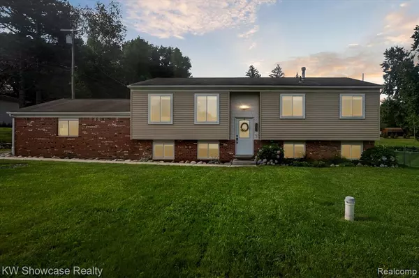 9296 Hilton Road, Brighton, MI 48114