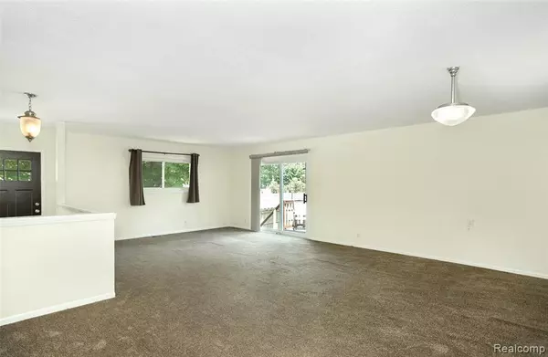 Royal Oak, MI 48073,922 Butternut Avenue