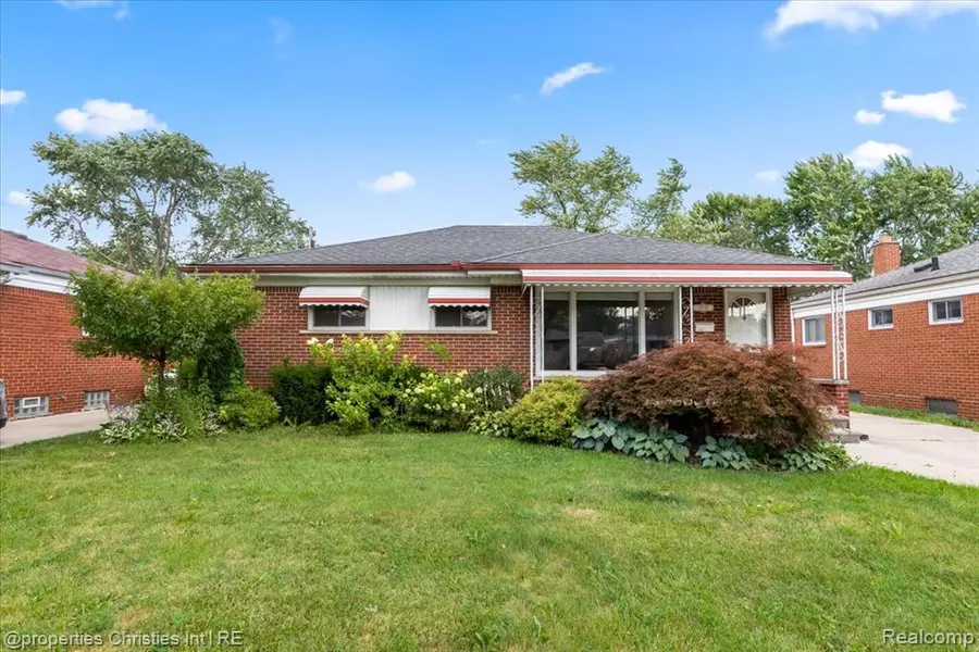 24296 Roxana Avenue, Eastpointe, MI 48021