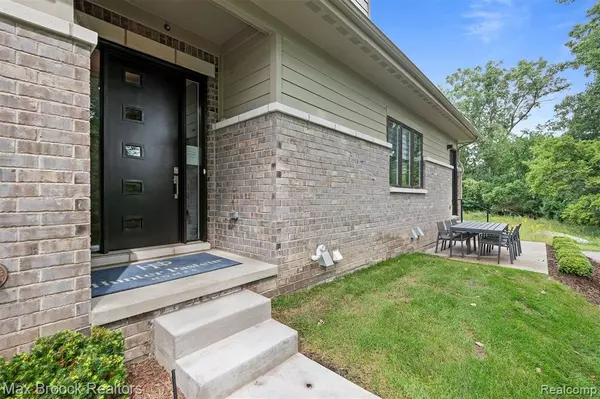 West Bloomfield Twp, MI 48322,7464 Gramercy Circle 19