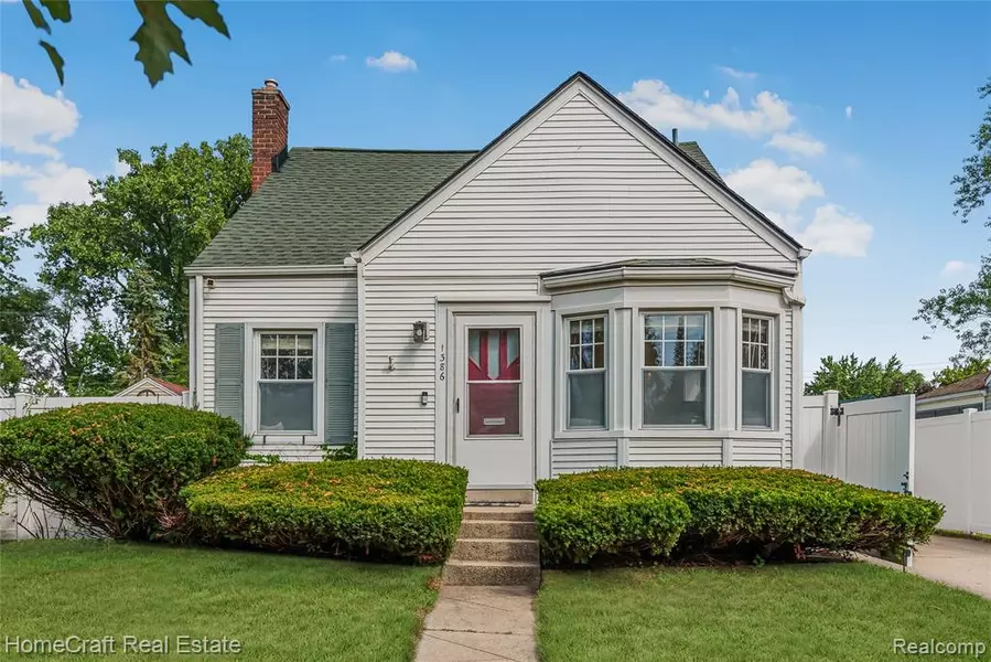 1386 W Saratoga Street, Ferndale, MI 48220