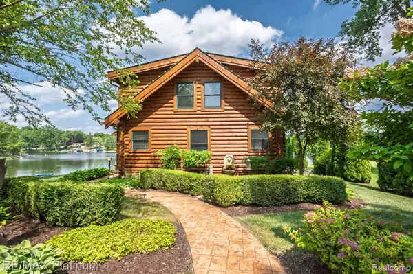 2757 S Hacker Road, Brighton, MI 48114