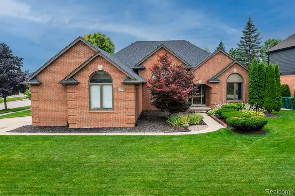 17326 Country Club Drive, Macomb Twp, MI 48042