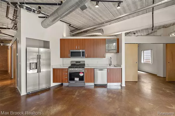 Royal Oak, MI 48067,333 E Parent Avenue 26