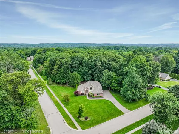Springfield Twp, MI 48348,9884 Forest Ridge Drive