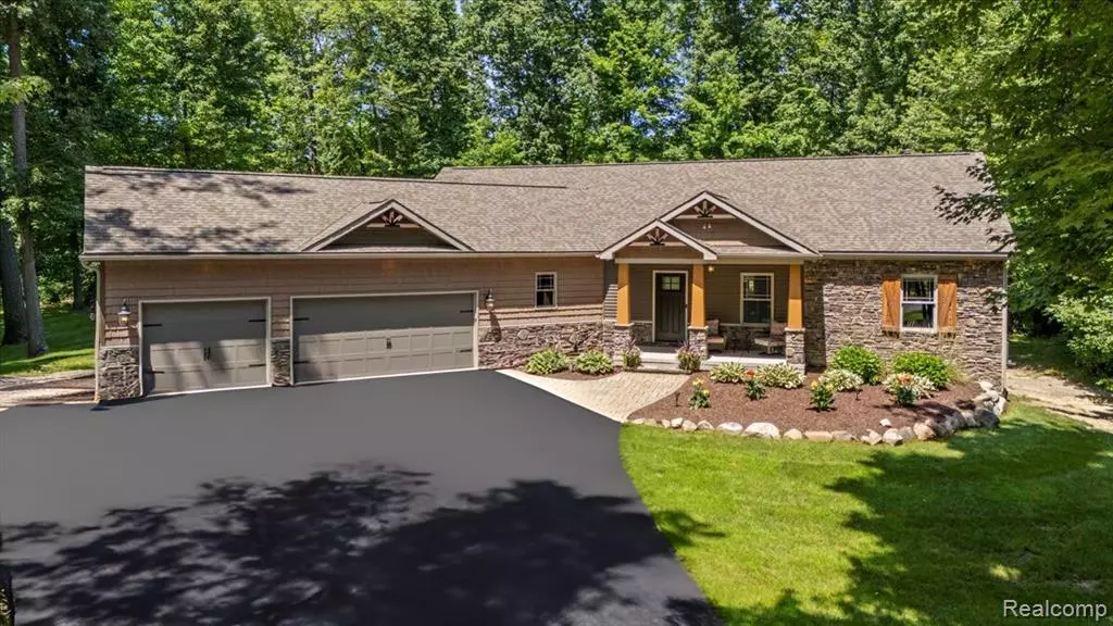 10748 King Road, Springfield Twp, MI 48350
