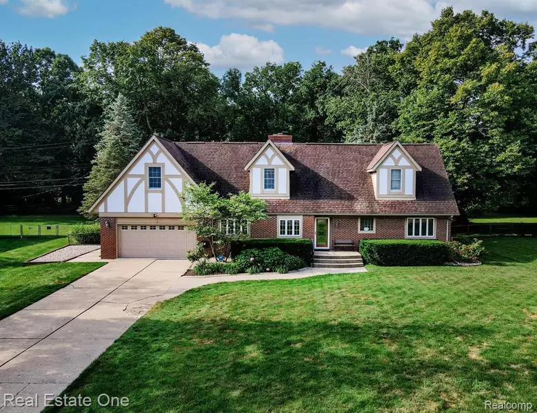 454 Lesdale Drive, Troy, MI 48085